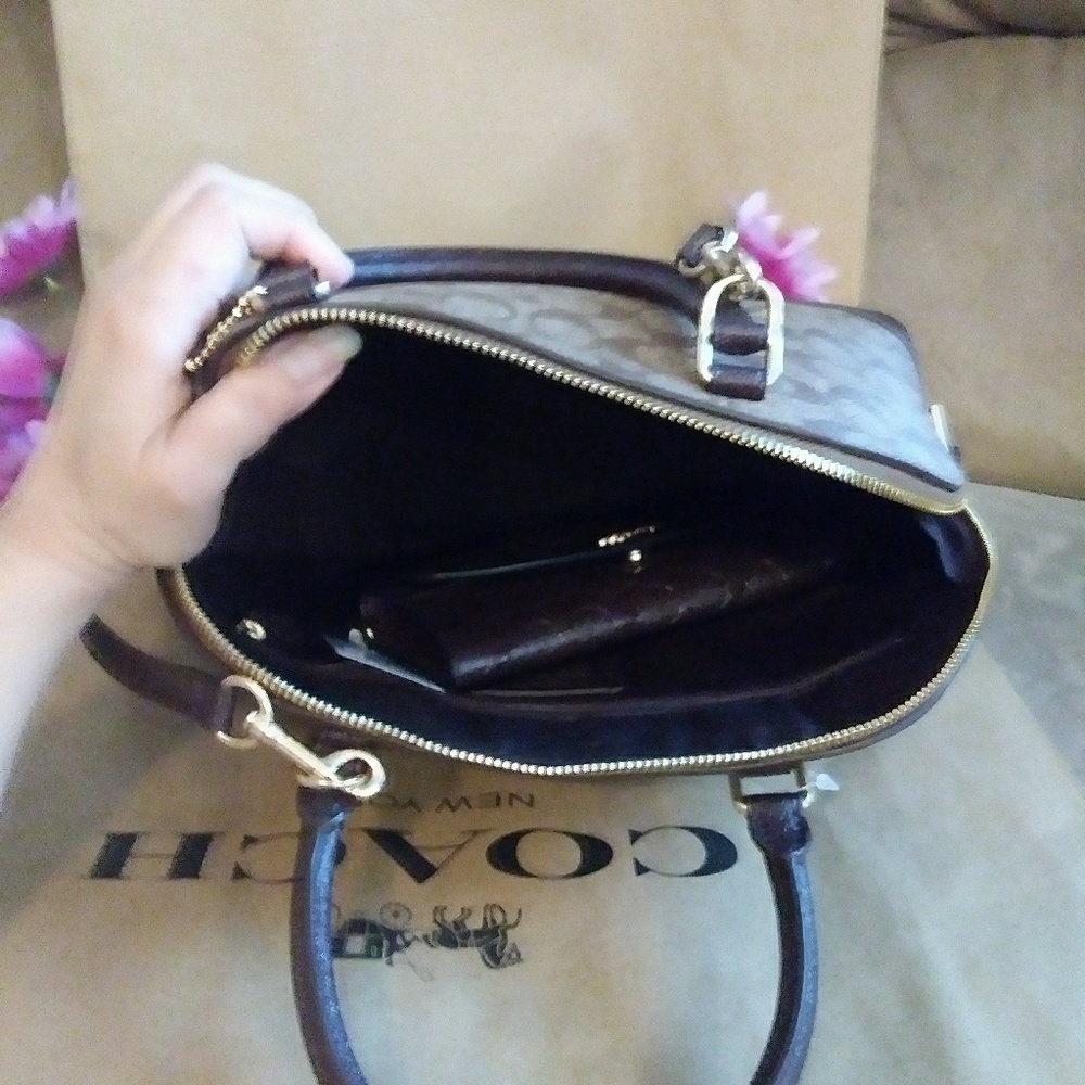 SOLD !!! Coach large  tote purse bag w/ wallet - Picture 8 of 8